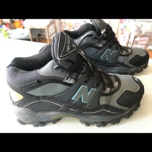 New Balance SZ 7 hiking boots only worn twice EUC